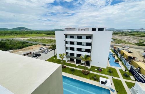 Villa Marina Apartment | Marina Cerritos: Rooftop Pools Near Beach