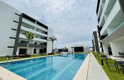 Villa Marina Apartment | Marina Cerritos: Rooftop Pools Near Beach