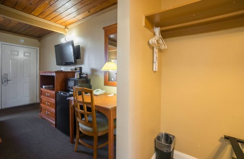 Ocean View and Fourth Street Hotel | Marina Inn