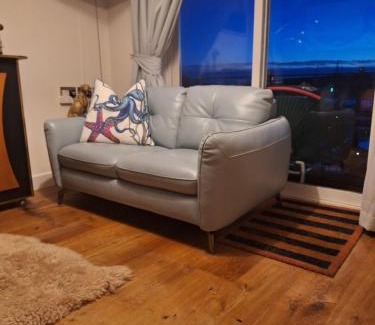 East Cowes Apartment | Marina View South Facing Balcony Sunny Apartment