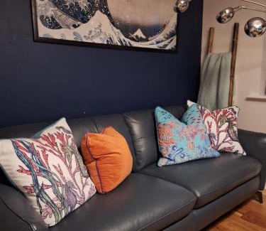 East Cowes Apartment | Marina View South Facing Balcony Sunny Apartment