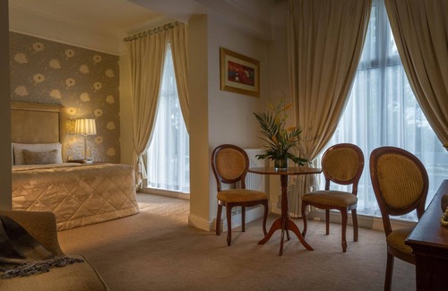 Sutton Cross Hotel | Marine Hotel