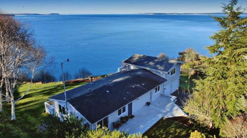 Lagoon Point House | Marine View Bluff by AvantStay Waterfront Views