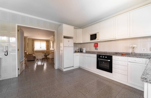 Marinhas House | Marinhas Esposende - Moradia V4 com piscina junto à praia by House and People pt Travessa Fra