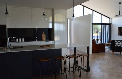 Waterhouse House | Marley's at Robe - 50m to Long Beach