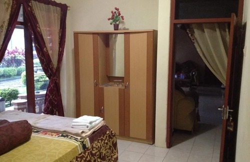 Wonosari Bed & Breakfast | Marry Ind Vila & Guest House Gunung Kawi Malang