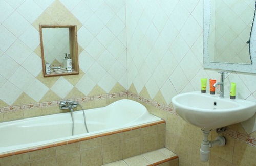 Wonosari Bed & Breakfast | Marry Ind Vila & Guest House Gunung Kawi Malang