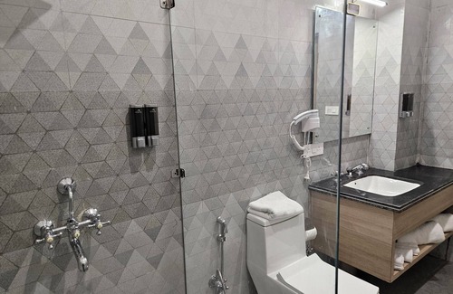 Lansdowne Hotel | Marten's Wilderness Retreat