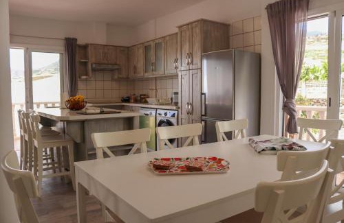 Brena Baja Apartment | Maruca (D): En familia.