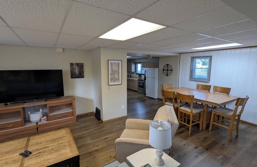 West Baraboo House | Massive 2-bedroom lower unit with fast WI-FI & in unit washer/dryer