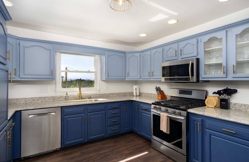 Weaverville House | Massive Asheville Compound~A Memorable Experience