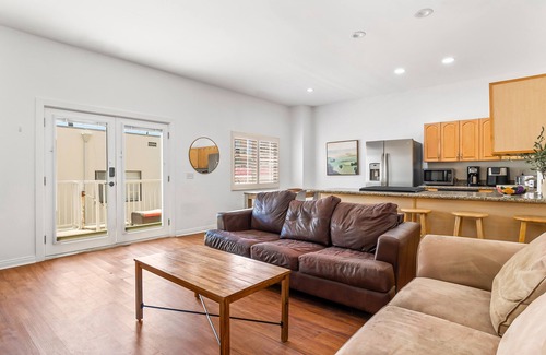 Mission Beach Condo | Massive Beachside 6 Bed 6 Bath Condo w/Outdoor Patio Perfect for Large Groups