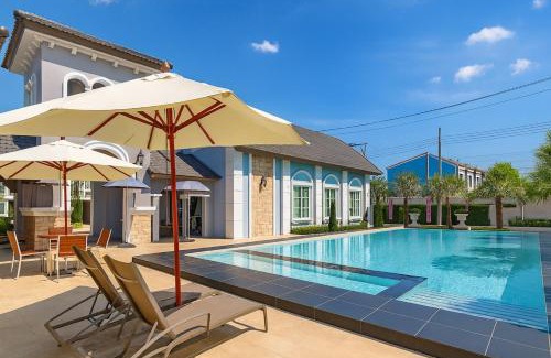 Dok Mai Apartment | Massive Private 4BR Townhouse Pool& Gym Bangna