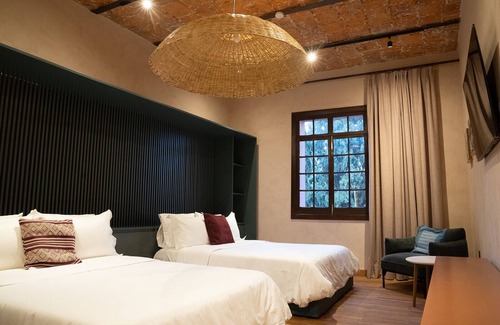 San Luis Potosi Hotel | Master queen suite