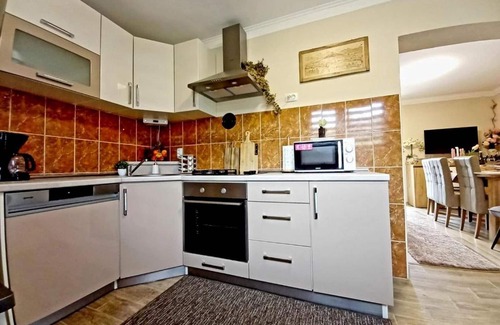 Kuterevo House | Matan House - Two Bedroom Holiday Home with Hot Tub