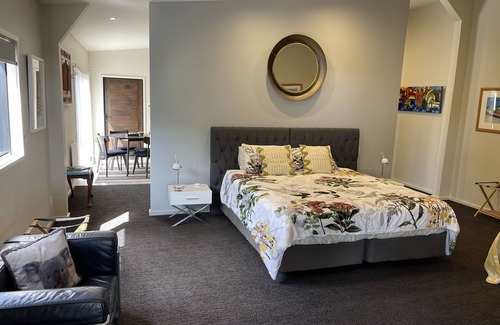 Tutukaka House | Matapouri and Poor Knights Spectacular Coastal Views - Aroha Luxury Guest Suite