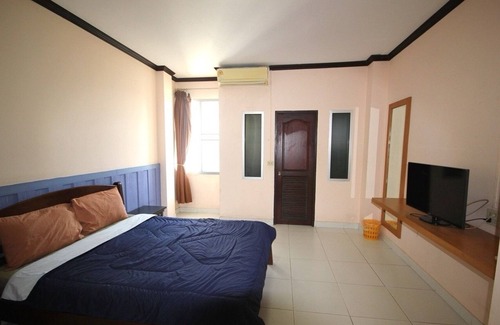 Phan Thong Hotel | Matini Amata