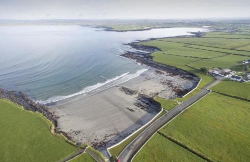 Doonbeg House | Matthews Cottage Doonbeg sleeps 6 by Trident Holiday Homes