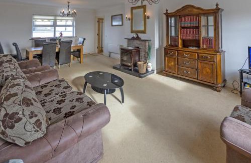 Doonbeg House | Matthews Cottage Doonbeg sleeps 6 by Trident Holiday Homes