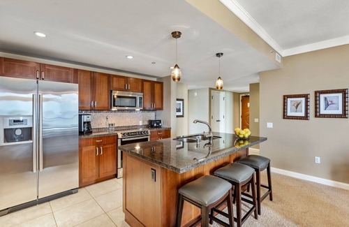 Kaanapali Condo | Maui Resort Rentals: Honua Kai - 3 Total Bedrooms, 8th Floor "Penthouse" Ocean AND West Maui Mountain Views, Deluxe Corner Floor Plan!