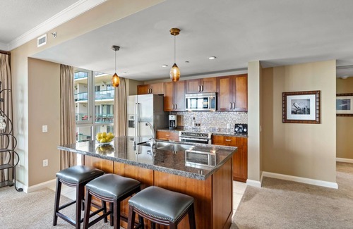 Kaanapali Condo | Maui Resort Rentals: Honua Kai - 7 Total Bedrooms, 8th Floor "Penthouse" Ocean AND West Maui Mountain Views, Deluxe Corner Floor Plan!