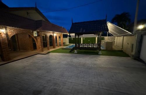 Kawasan Perindustrian Chendering House | Mawar 23 Chendering with Private Pool