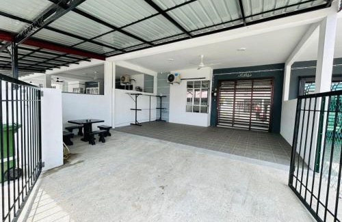 Maran District House | Mawar Homestay Jengka