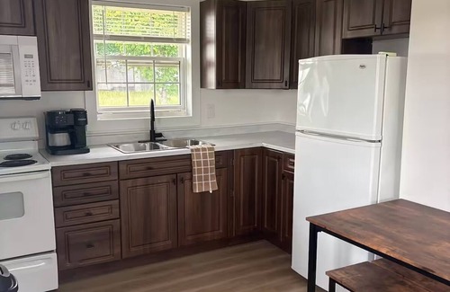 New Waterford House | Maxwell House - Entire House on Quiet Street!