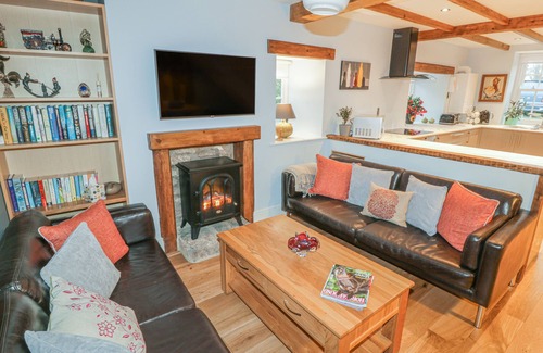 Snainton Cottage | MAY COTTAGE, pet friendly, with a garden in Snainton