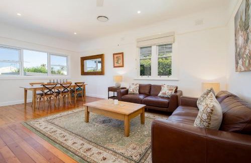 Mayfield House | Mayfield Grove Vintage Escape with Modern Comfort