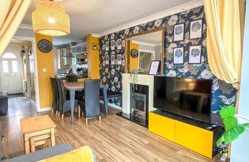 Wombwell House | Mayflower House Barnsley-Wombwell-3 Bedrooms-2 Showers-Longer Stay- Free Parking