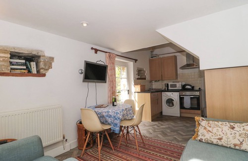 Coln St Aldwyns Cottage | MAYFLY COTTAGE, character holiday cottage in Coln St Aldwyns