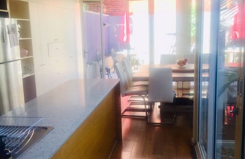 Richmond House | MCG 2.7km away, spacious townhouse. Amazing city views, huge balcony!