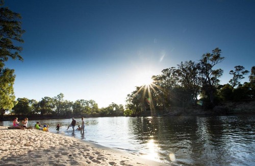 Deniliquin Resort | McLean Beach Holiday Park