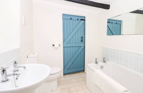 Stoke Gabriel Cottage | MEADOW BROOK COTTAGE, pet friendly, with open fire in Stoke Gabriel