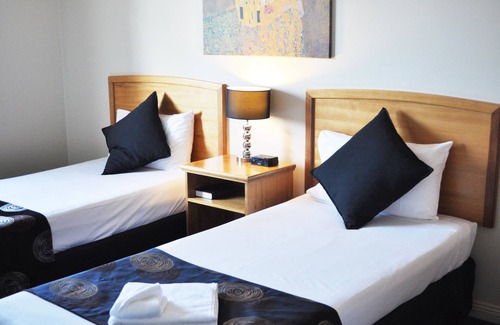 Meadowbrook Hotel | Meadowbrook Hotel