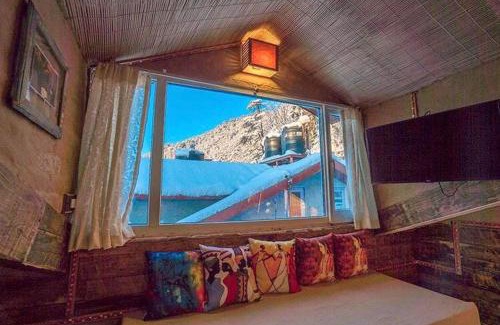 Sanjauli Hotel | MeenaBagh Villa Rooms & Cafe