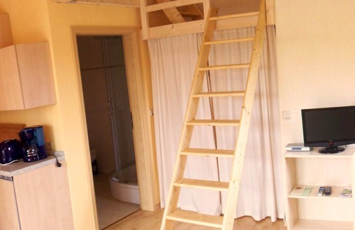 Eibelshausen Apartment | Meggi's Farm, apartment morning sun