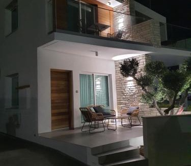 Melanos Apartment | Melanos Fully Renovated TownHouse with Private Pool