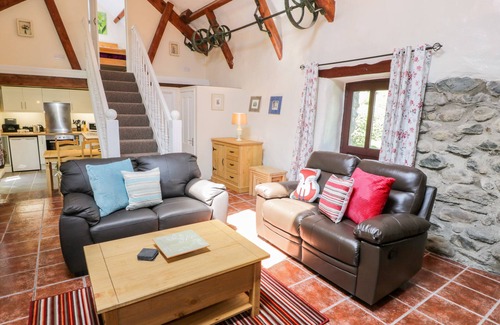 Garndolbenmaen Cottage | MELIN BACH, pet friendly, character holiday cottage in Porthmadog