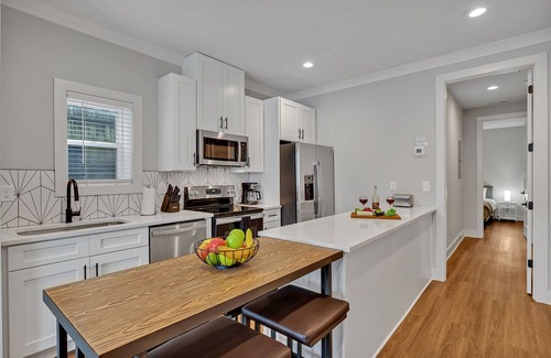 Melrose Cottage | Melrose Mezzo - 5 Mins to Broadway - Rooftop