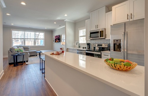 Melrose House | Melrose Muse - 2 Condos - Mins to Broadway