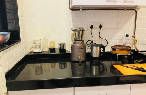 Juhu House | Memorable stay in prime location Near juhu beach, step out to explore luxry.