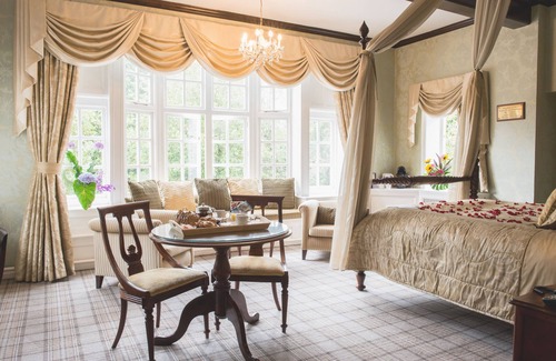 Mere Hotel | Mere Court Hotel