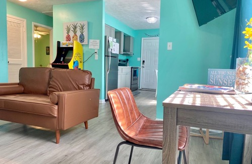 Gulf Lagoon Beach House | Mermaid Dreams ~ Cozy getaway less than 1/4 of a mile from the beach!