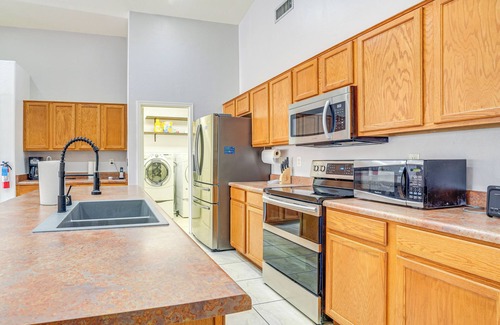 Dysart Cactus House | Mestiny Mirage Haven w/Outdoor Kitchen!
