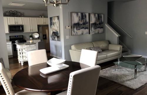 Kennesaw House | Metro Atlanta Townhouse