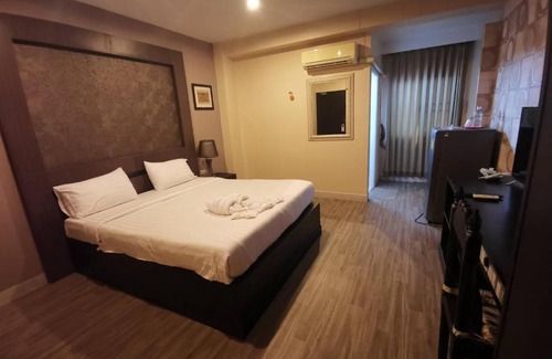 Surin Hotel | Metro Residence