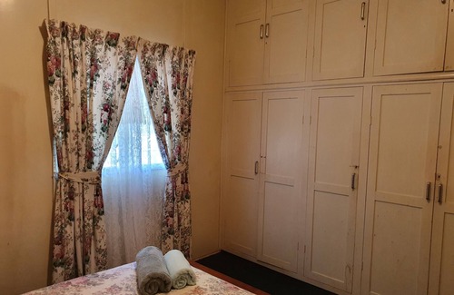 Mount Morgan Bed & Breakfast | Meyenburg House, KayEd Queen Room with shared bathroom