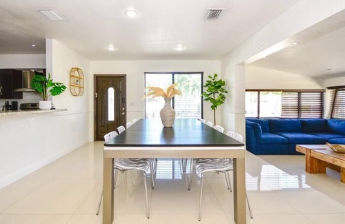 Highland Lakes Villa | Miami 4 Bedroom Villa With Pool In Gated Community Minutes From Aventura Mall & Many Attractions